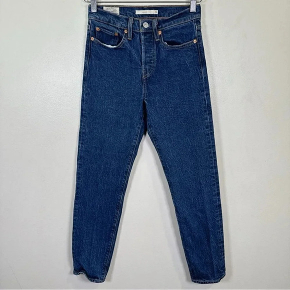 Levi's Womens Size 24 Wedgie Icon Fit Dark Wash  Jeans - Picture 2 of 16